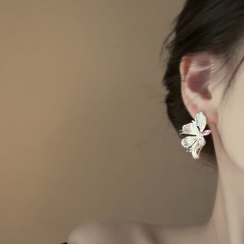 Kaitin Jewelry Vintage Ribbed Petal Stud Earrings with Rhinestones