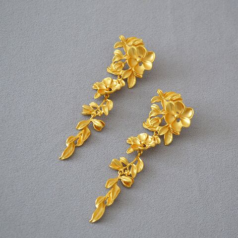 Серьга Miya Sophia Jewelry с цветами и бахромой, латунь с позолотой, игла серебро 925, 10 см, 1 шт.