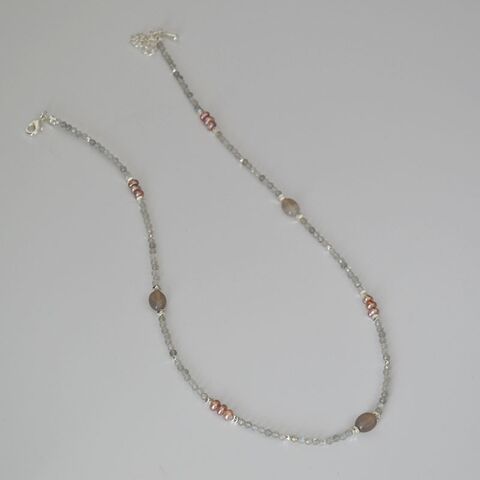 Колье из серого лабрадорита и речного жемчуга miya sophia jewelry, тонкое, ручная работа, 42 см + удлинитель