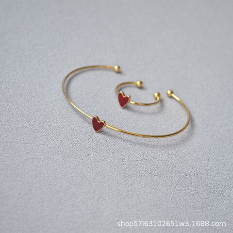 Тонкий открытый браслет и кольцо Miya sophia jewelry с красным эмалевым сердцем, латунь с позолотой