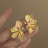 Серьги-гвоздики Kaitin Jewelry в виде рифлёного лепестка со стразами, винтажный стиль
