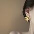 Серьги-гвоздики Kaitin Jewelry в виде рифлёного лепестка со стразами, винтажный стиль