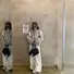 Женская укороченная куртка-бомбер серого цвета, свободный крой, круглый вырез, на пуговицах
