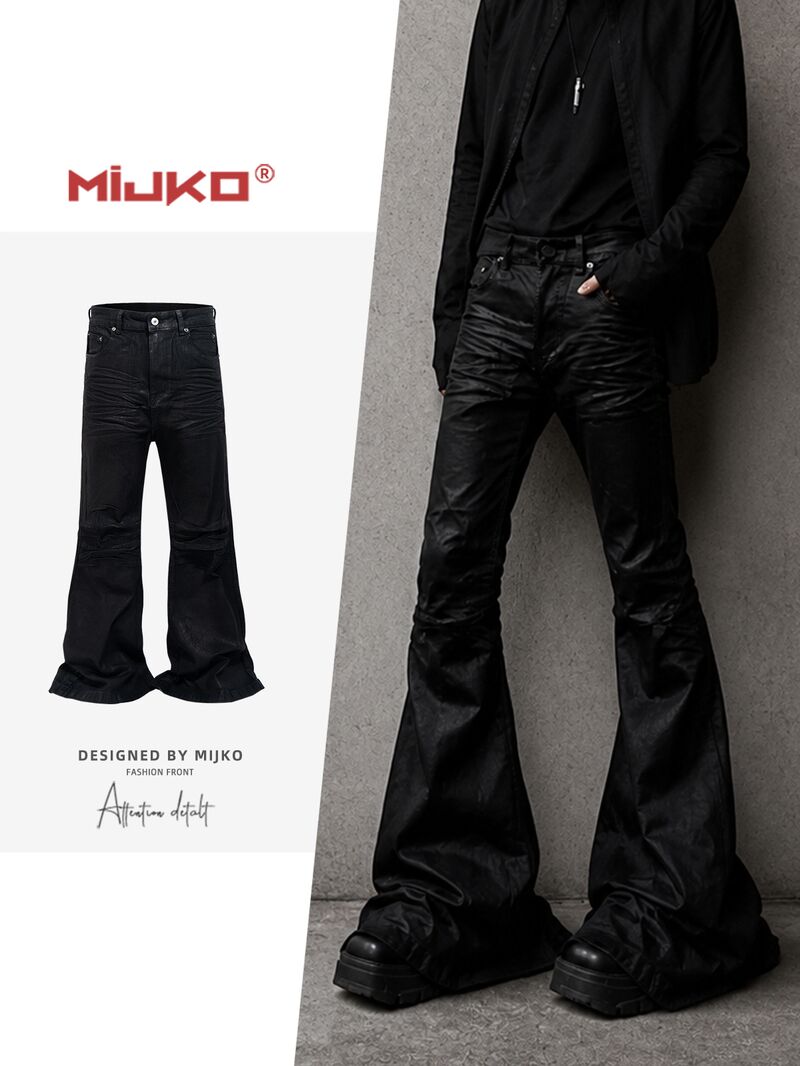 Джинсы MIJKO унисекс bootcut с чёрным виниловым покрытием, эффект помятой текстуры, слегка расклешённые