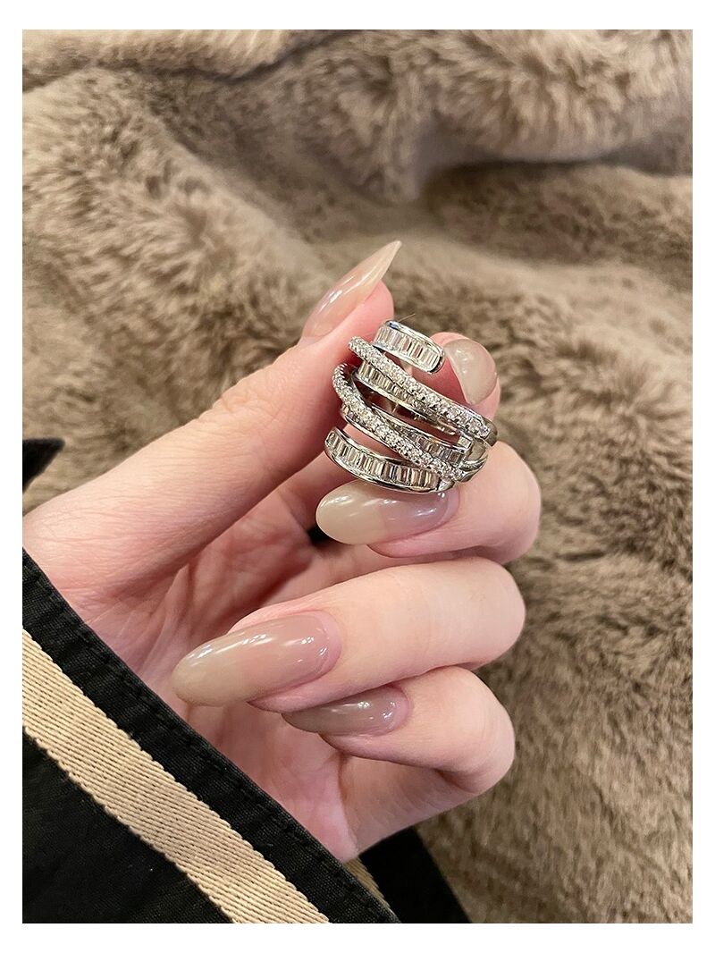 Кольцо FRIDAY JEWELRY с фианитами, серебристое, открытое регулируемое, на указательный палец