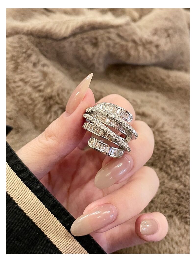 Кольцо FRIDAY JEWELRY с фианитами, серебристое, открытое регулируемое, на указательный палец
