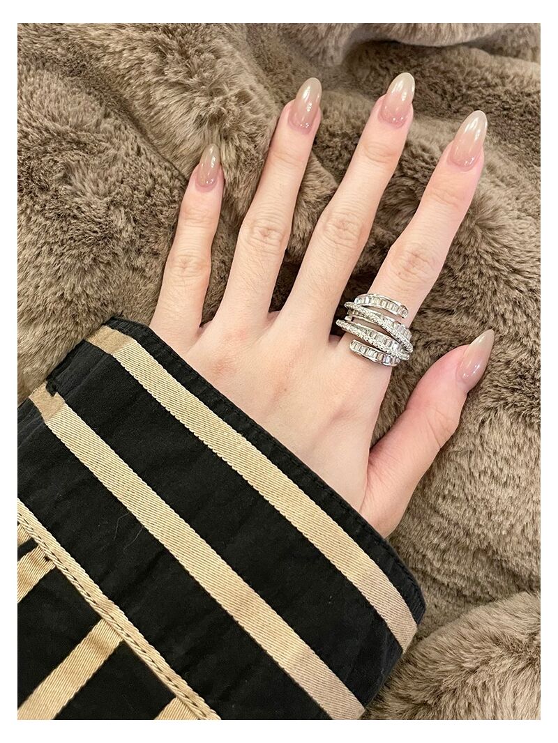 Кольцо FRIDAY JEWELRY с фианитами, серебристое, открытое регулируемое, на указательный палец