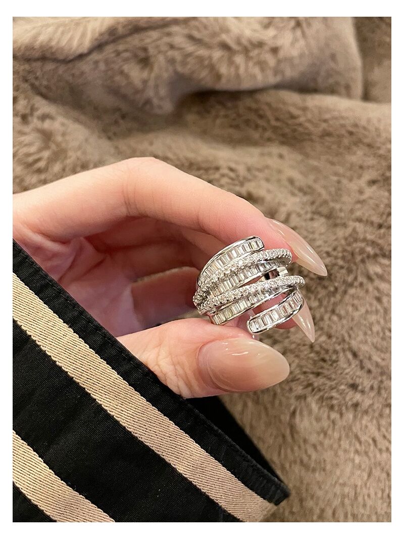Кольцо FRIDAY JEWELRY с фианитами, серебристое, открытое регулируемое, на указательный палец