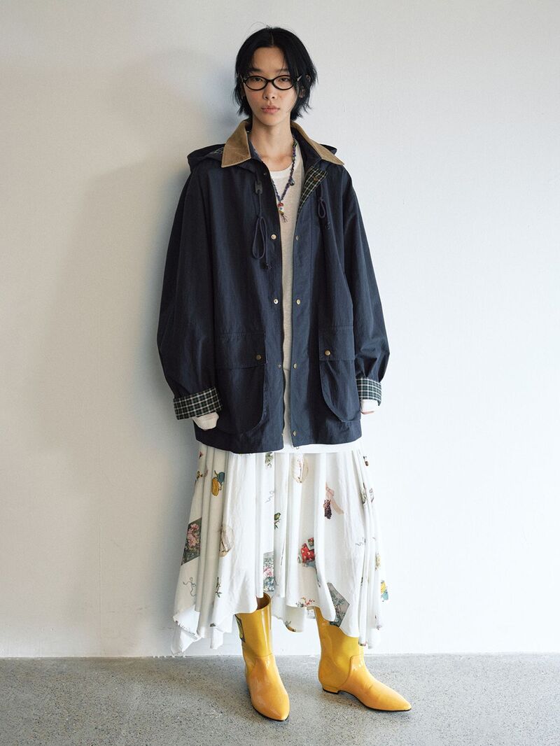 Женская куртка V9401 в стиле barn jacket, капюшон на кулиске, контрастный воротник, молния, оверсайз