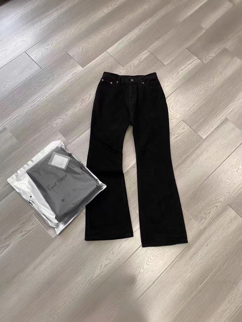 Мужские джинсы bootcut чёрные, слегка расклешённые, стираные с начёсом, стиль high street, хлопок