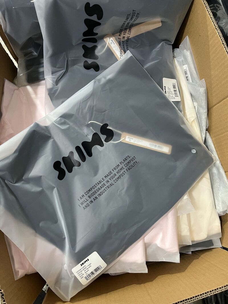 Футболка женская Skims Cotton Jersey, приталенная, U-образный вырез, хлопок, короткий рукав