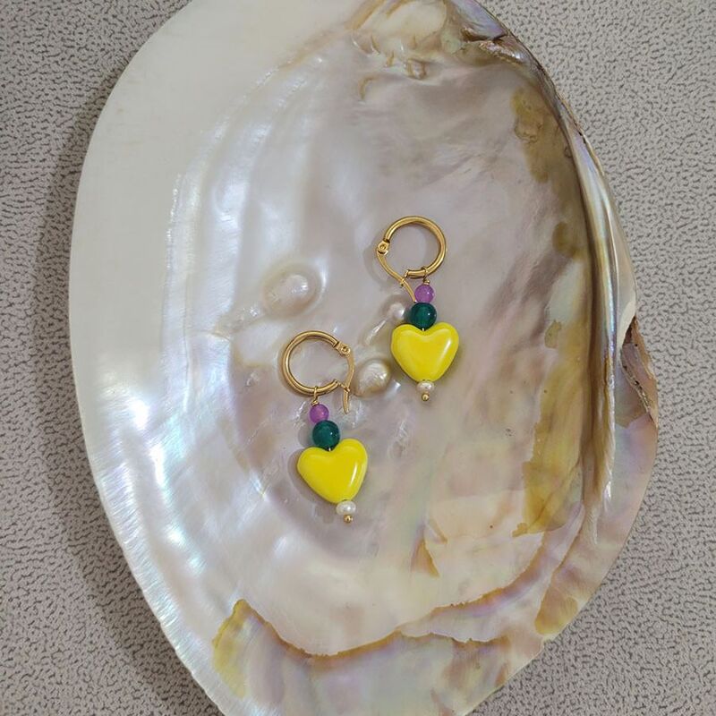 Серьги YK Jewelry из титановой стали с вакуумным покрытием золотом 18K, керамические сердца и жемчуг, ретро