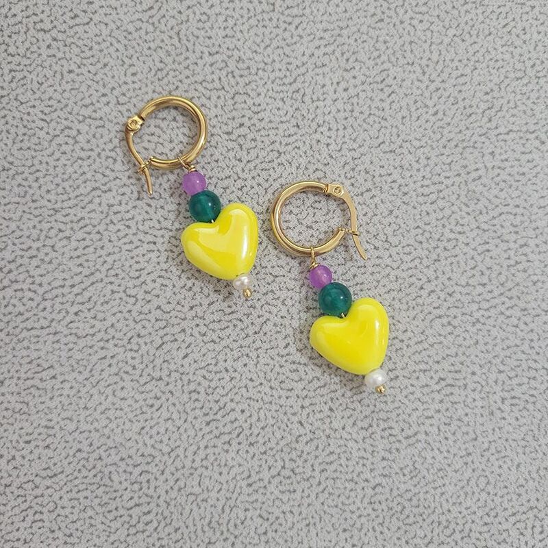 Серьги YK Jewelry из титановой стали с вакуумным покрытием золотом 18K, керамические сердца и жемчуг, ретро