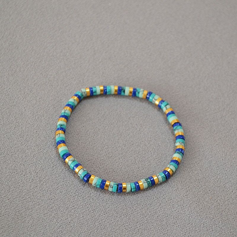 Браслет Miya Sophia Jewelry на резинке из бусин с синтетической бирюзой и позолоченными разделителями, бохо