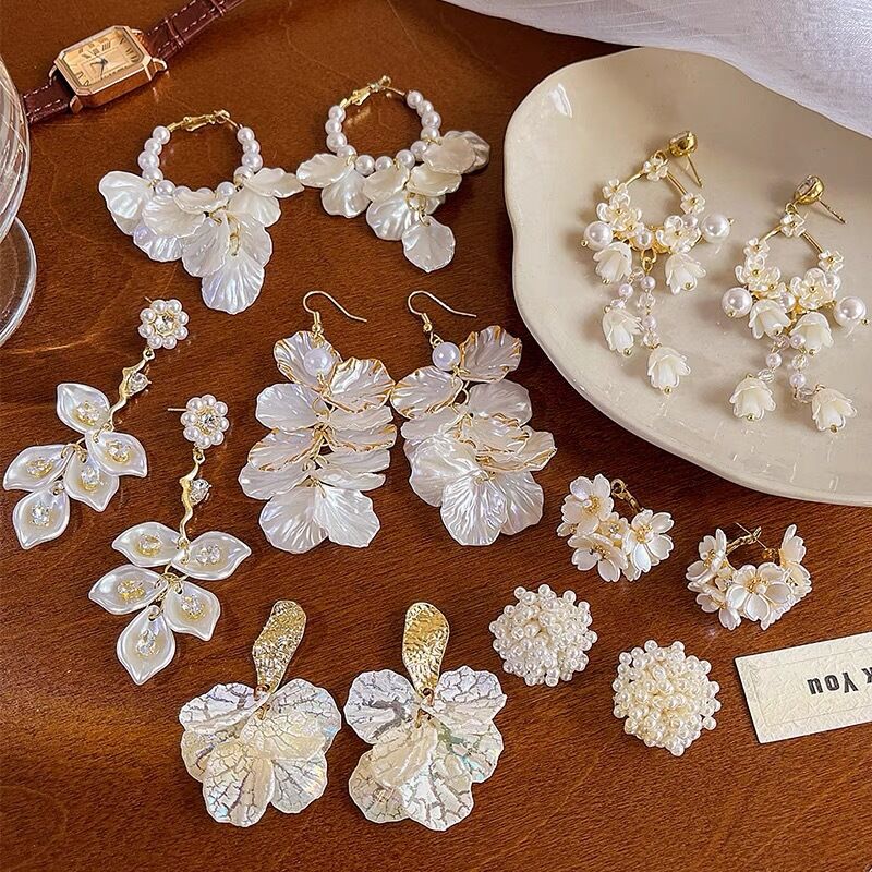 Серьги Kaitin Jewelry с искусственным жемчугом, лепестками и бахромой, игла серебро 925, 26 моделей