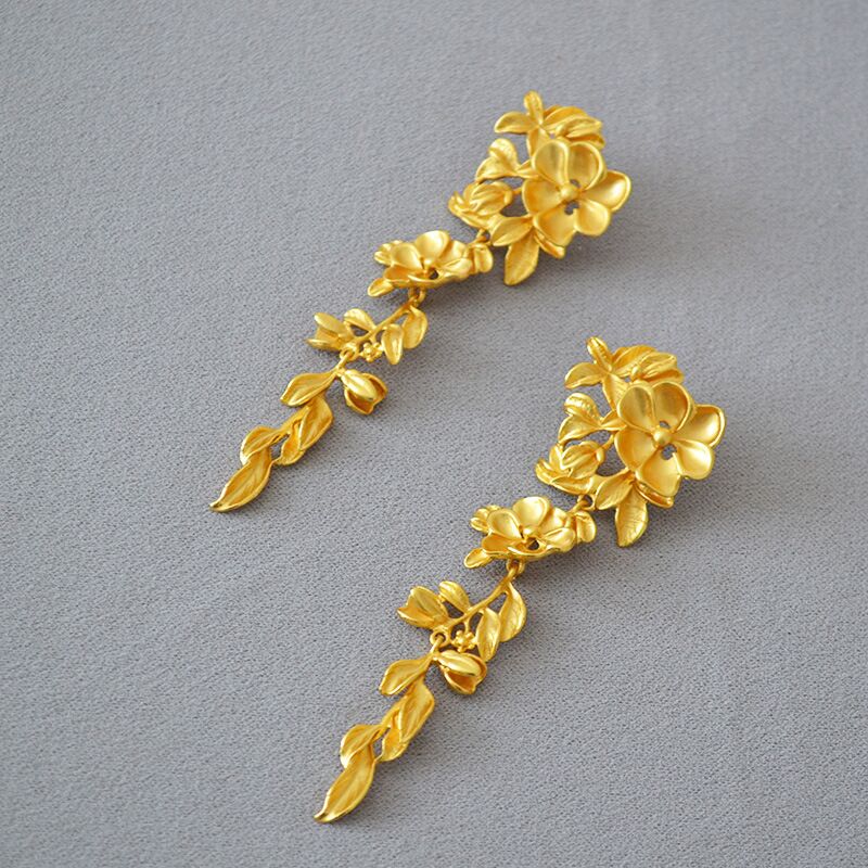 Серьга Miya Sophia Jewelry с цветами и бахромой, латунь с позолотой, игла серебро 925, 10 см, 1 шт.