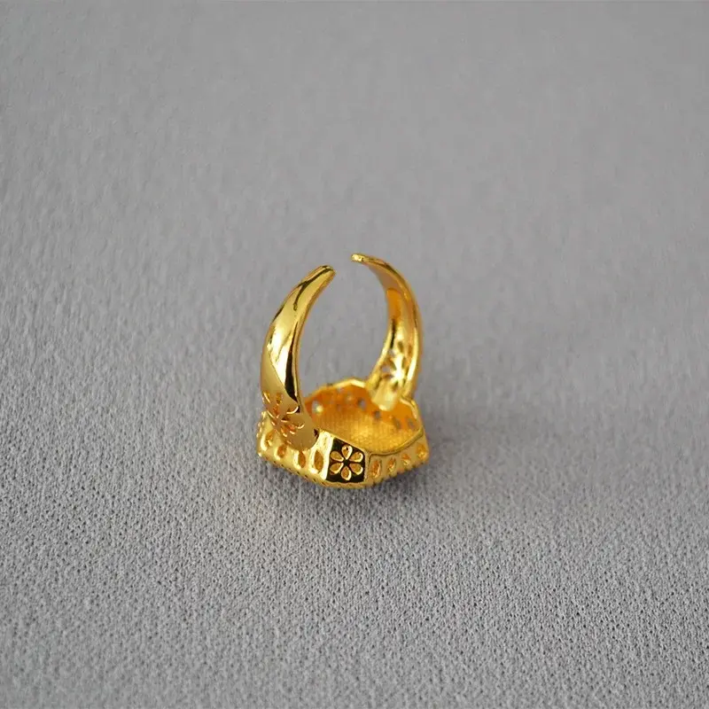 Кольцо Miya Sophia Jewelry открытое квадратное с красной эмалью и цветком из искусственного жемчуга, латунь