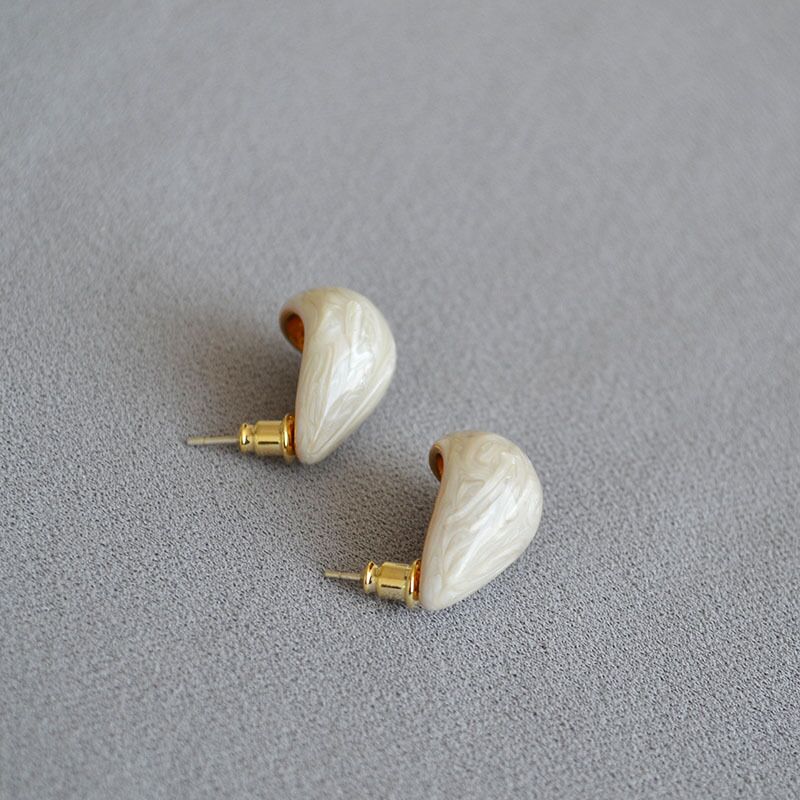 Серьги-гвоздики Miya Sophia Jewelry в форме капли с эмалью, латунь с золотым покрытием, игла серебро 925