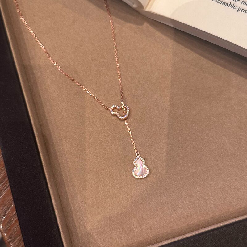 Колье kaitin jewelry с подвеской-горлянкой из перламутра и фианитов, медь, длина 51–60 см