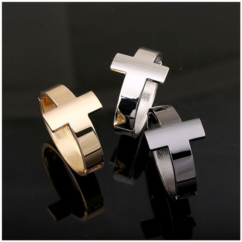 Открытый браслет-бангл KAYMEN JEWELRY с крестом, металлический сплав, минимализм, 44 г