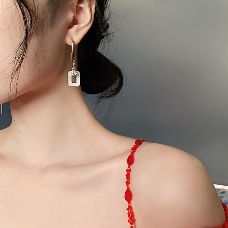 Асимметричные серьги-подвески Kaitin Jewelry с кисточками и квадратами из акрила, серебряная игла