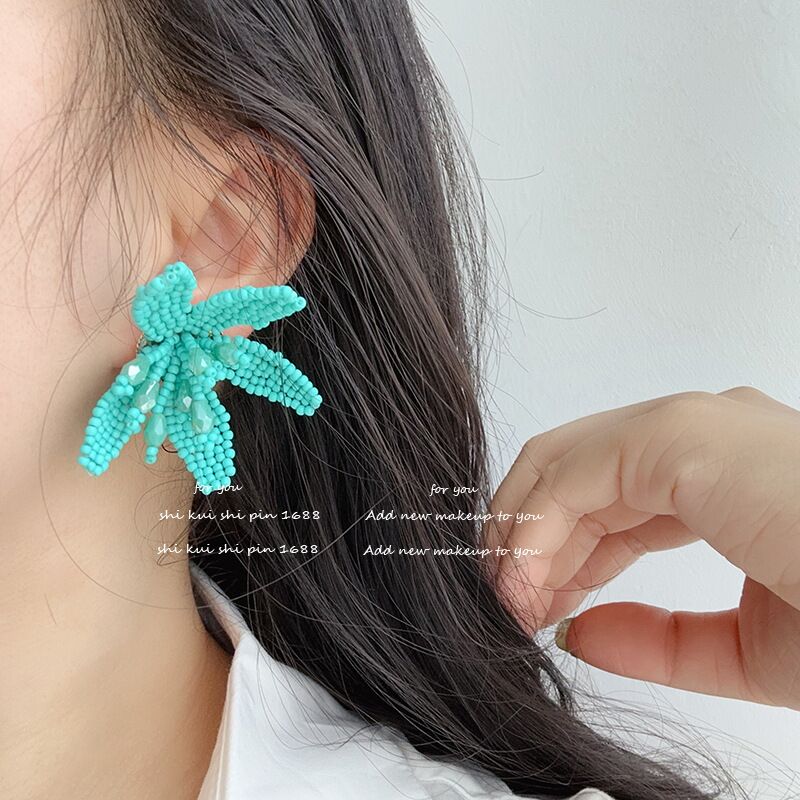 Серьги Kaitin Jewelry с объёмной камелией из бисера, ручная работа, набор цветов