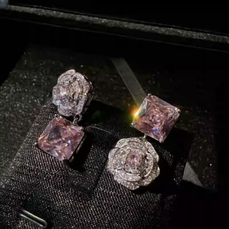 Серьги-гвоздики Kaitin Jewelry с розой, асимметричный дизайн, серебряный штифт 925