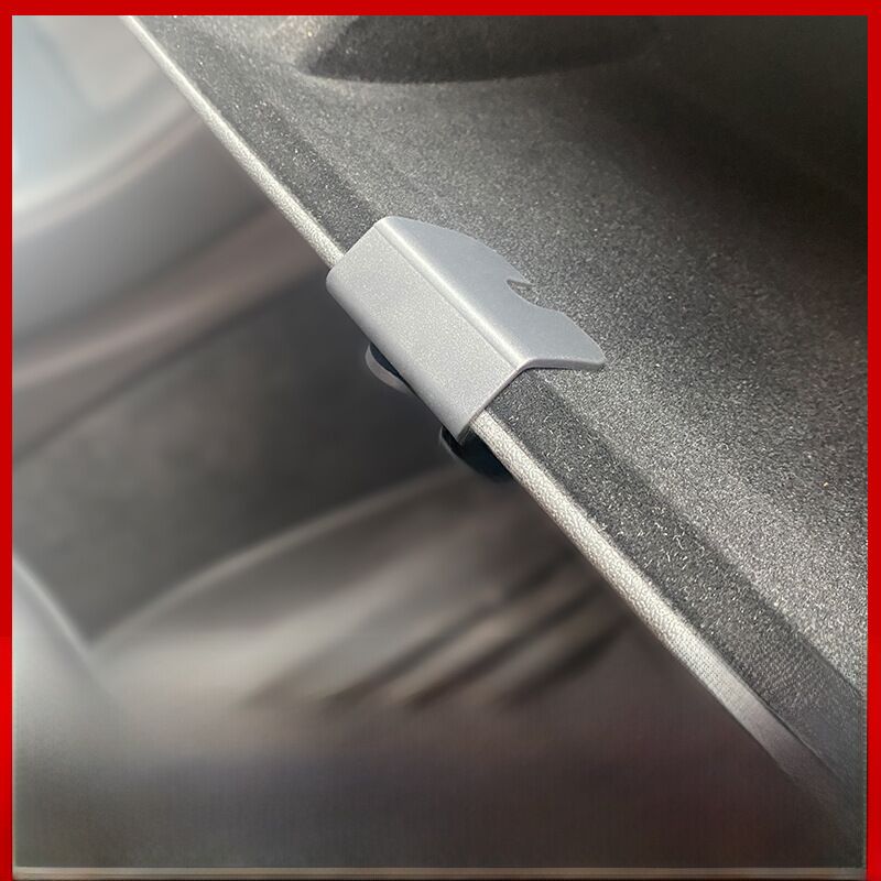 Крючок для бардачка Tesla Model 3, Model Y со стороны переднего пассажира, на защёлке, ABS