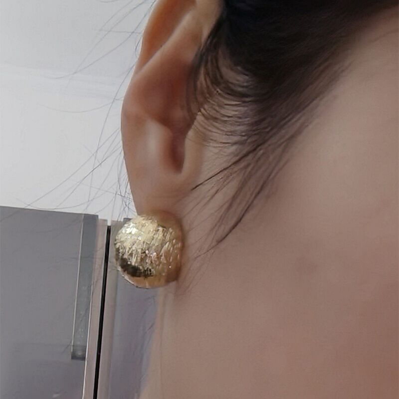 Серьги-кольца Miya Sophia Jewelry с фактурой складок, латунь, игла из серебра 925, диаметр 2 см
