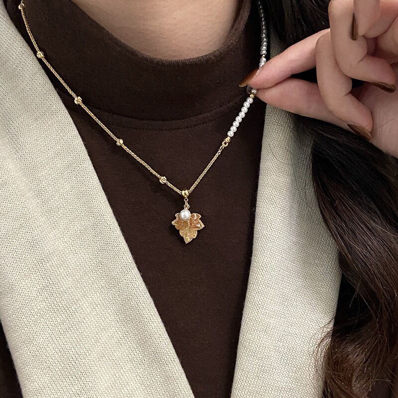 Колье с подвеской «Кленовый лист» Kaitin Jewelry, позолота 18K, фианиты и искусственный жемчуг