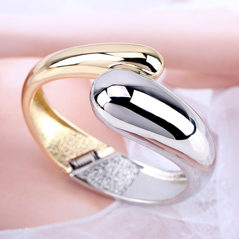 Браслет-бэнгл KAYMEN JEWELRY в форме капли, глянцевый, двухцветный, сплав, 70 г