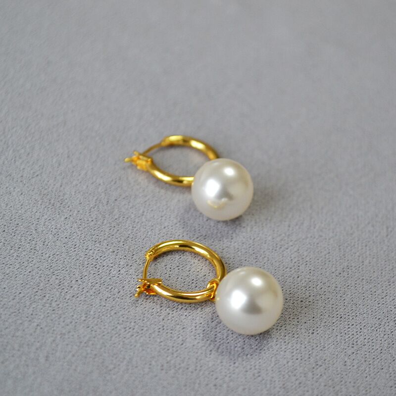 Серьги-кольца Miya Sophia Jewelry с искусственным жемчугом 10 или 12 мм, медь с позолотой, французский стиль
