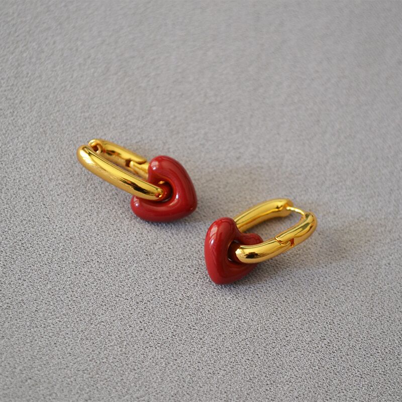 Серьги Miya Sophia Jewelry с красным сердцем, эмаль ручной работы, латунь с позолотой, кольца и U-форма