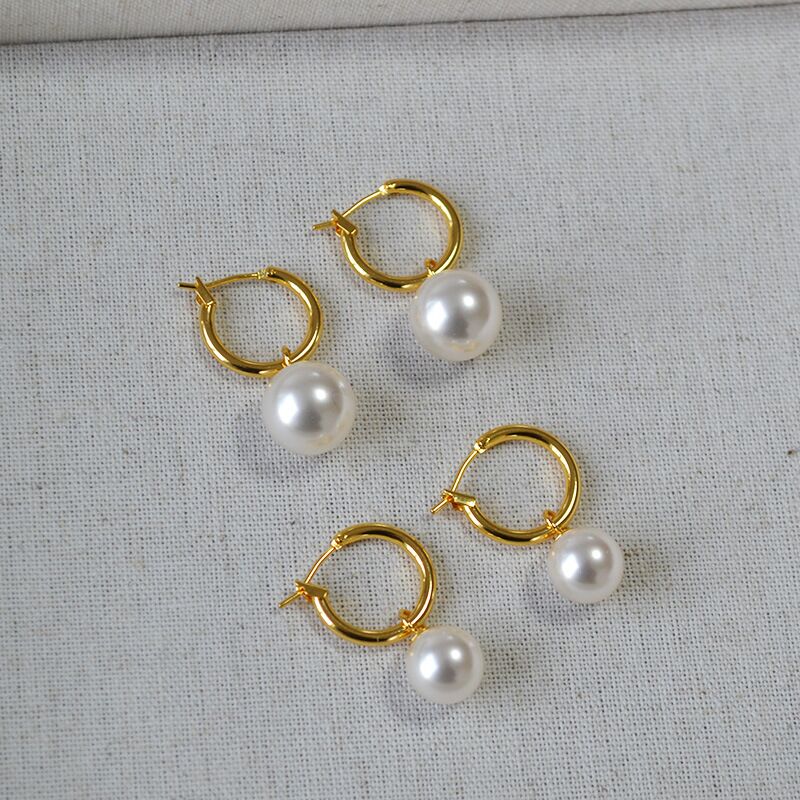 Серьги-кольца Miya Sophia Jewelry с искусственным жемчугом 10 или 12 мм, медь с позолотой, французский стиль