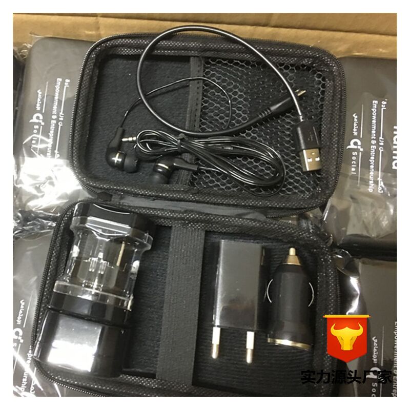 Дорожный набор: внешний аккумулятор, USB-хаб, наушники, беспроводная мышь, автомобильное зарядное
