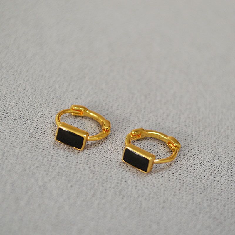 Серьги-кольца мини Miya Sophia Jewelry, латунь с позолотой и чёрной эмалью, около 1,2 см