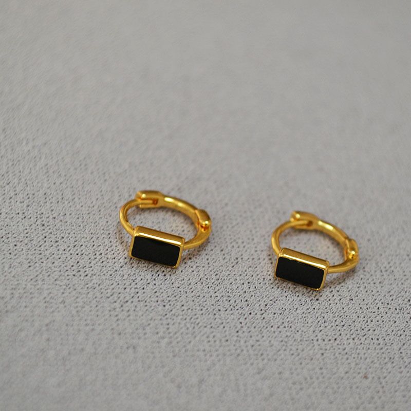 Серьги-кольца мини Miya Sophia Jewelry, латунь с позолотой и чёрной эмалью, около 1,2 см