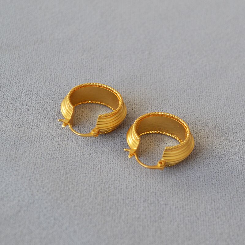 Серьги Miya Sophia Jewelry в стиле французского винтажа, рифлёные бусины-шестерёнки, латунь с позолотой