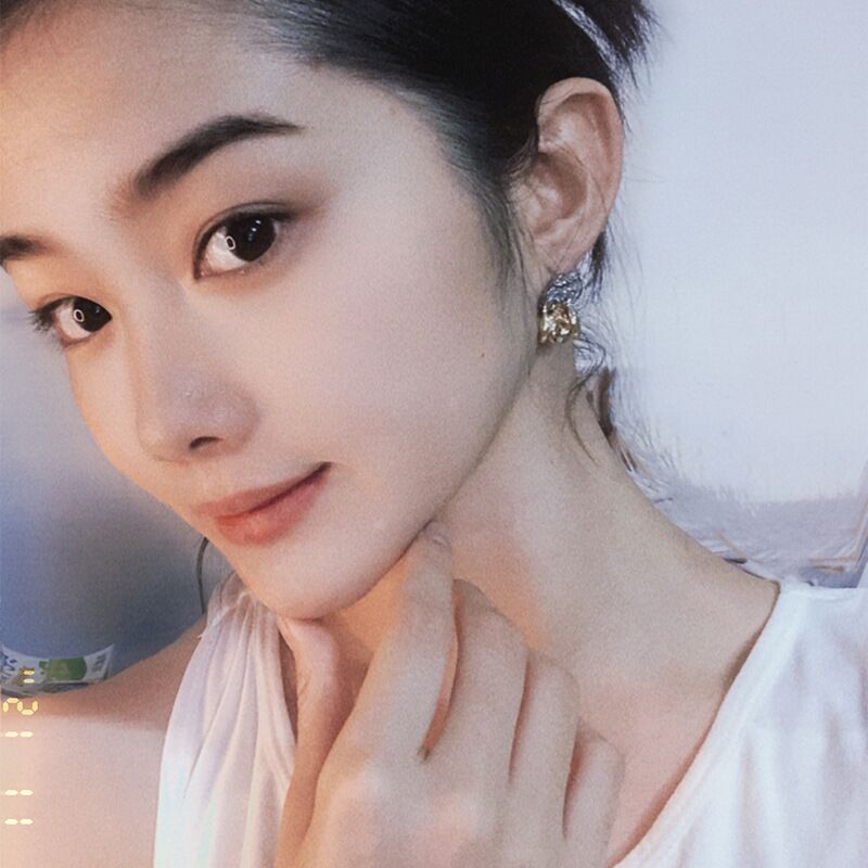 Серьги Miya Sophia Jewelry с монетой и античным профилем, латунь с позолотой, цирконы, игла из серебра 925