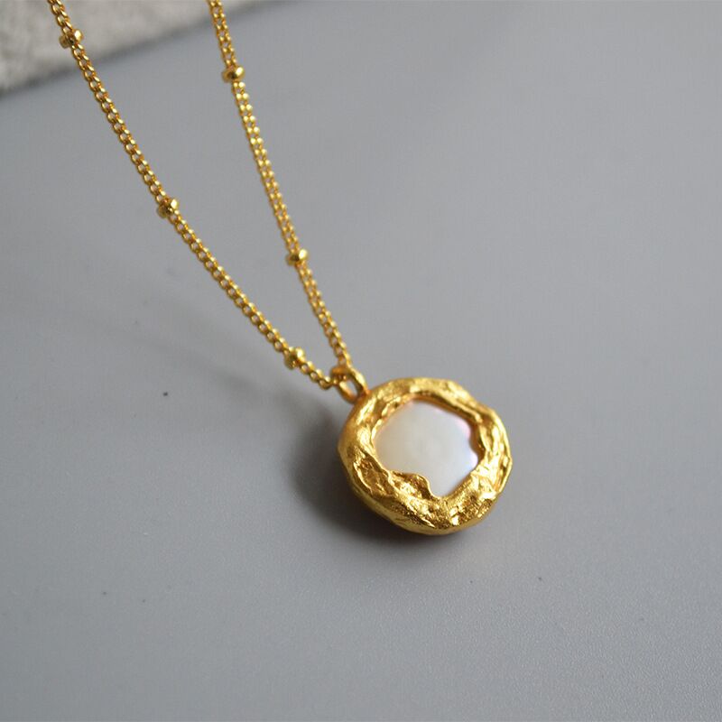 Колье Miya Sophia Jewelry с барочным пресноводным жемчугом и перламутром, медь с позолотой, 42 см
