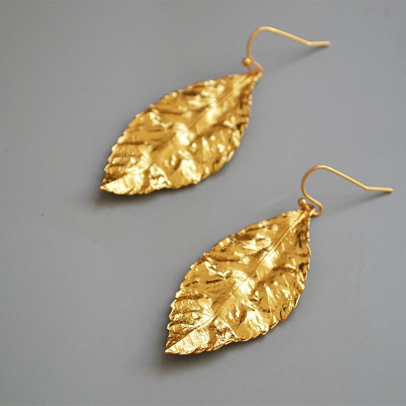 Серьги-подвески Miya Sophia Jewelry в форме листьев, латунь с позолотой, объёмный дизайн, 5 см