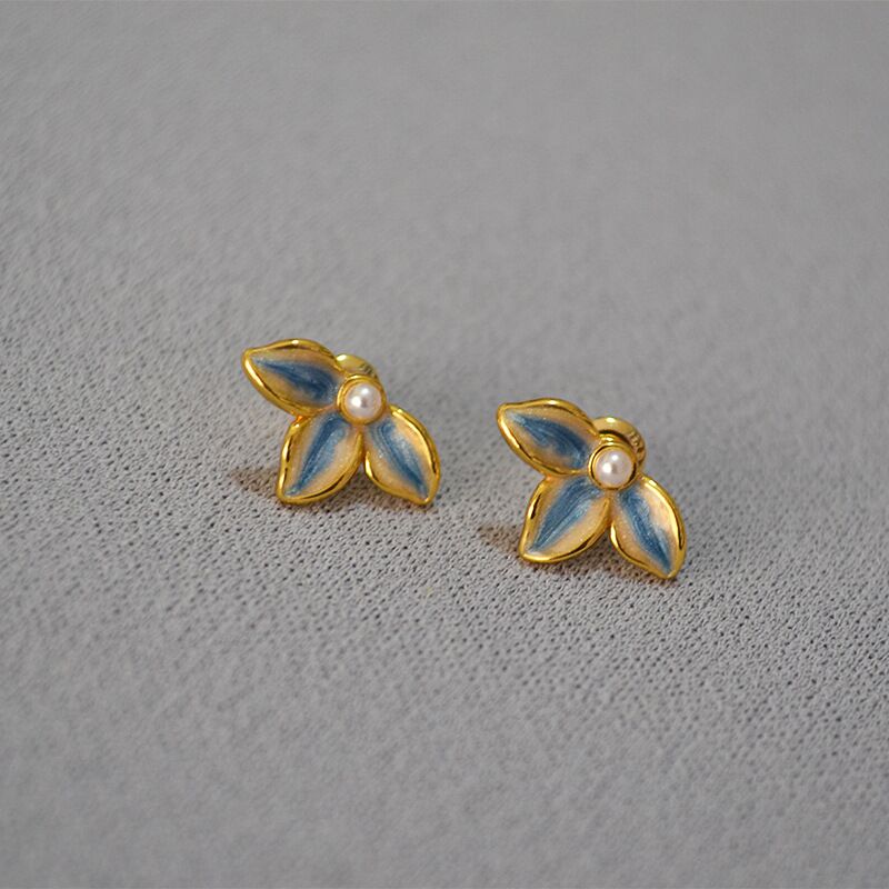 Серьги-гвоздики Miya Sophia Jewelry «Листик» с эмалью и искусственным жемчугом, латунь с позолотой, игла из серебра 925