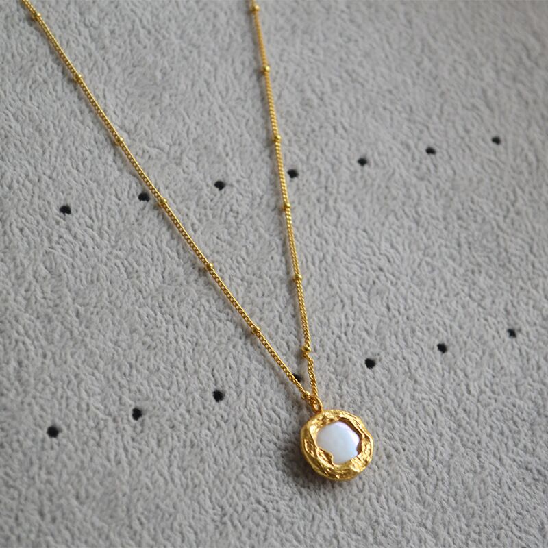 Колье Miya Sophia Jewelry с барочным пресноводным жемчугом и перламутром, медь с позолотой, 42 см